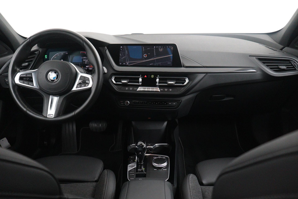 
BMW 1-serie 118i Executive Edition Automaat (NAVIGATIE, DIGITALE TELLER, CARPLAY, PARKEERSENS, LED, 1e EIGENAAR, DEALER ONDERH) vol									