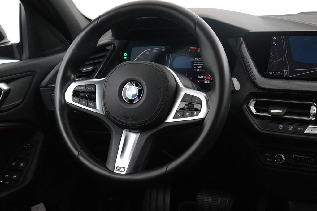 
BMW 1-serie 118i Executive Edition Automaat (NAVIGATIE, DIGITALE TELLER, CARPLAY, PARKEERSENS, LED, 1e EIGENAAR, DEALER ONDERH) vol									