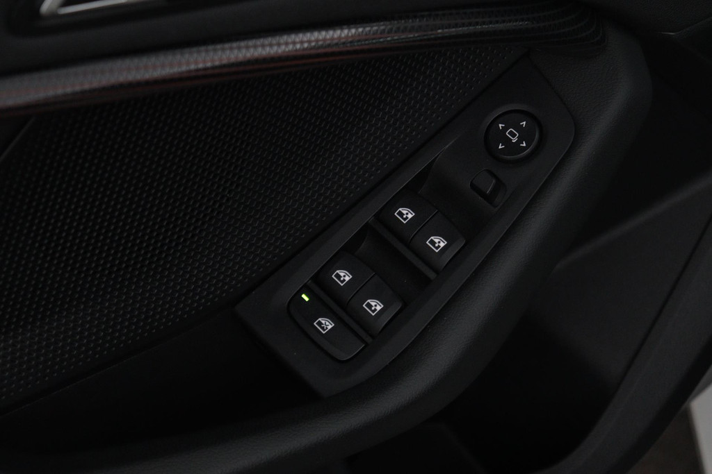 
BMW 1-serie 118i Executive Edition Automaat (NAVIGATIE, DIGITALE TELLER, CARPLAY, PARKEERSENS, LED, 1e EIGENAAR, DEALER ONDERH) vol									