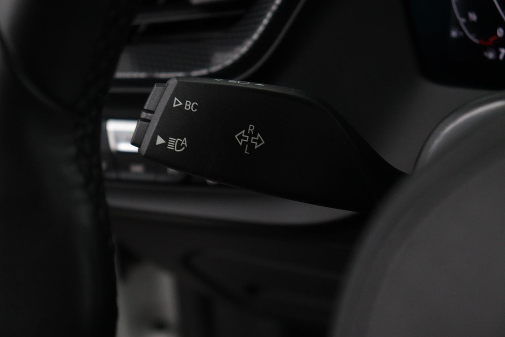 
BMW 1-serie 118i Executive Edition Automaat (NAVIGATIE, DIGITALE TELLER, CARPLAY, PARKEERSENS, LED, 1e EIGENAAR, DEALER ONDERH) vol									