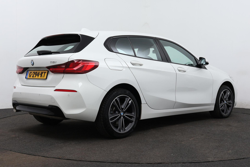 
BMW 1-serie 118i Executive Edition Automaat (NAVIGATIE, DIGITALE TELLER, CARPLAY, PARKEERSENS, LED, 1e EIGENAAR, DEALER ONDERH) vol									