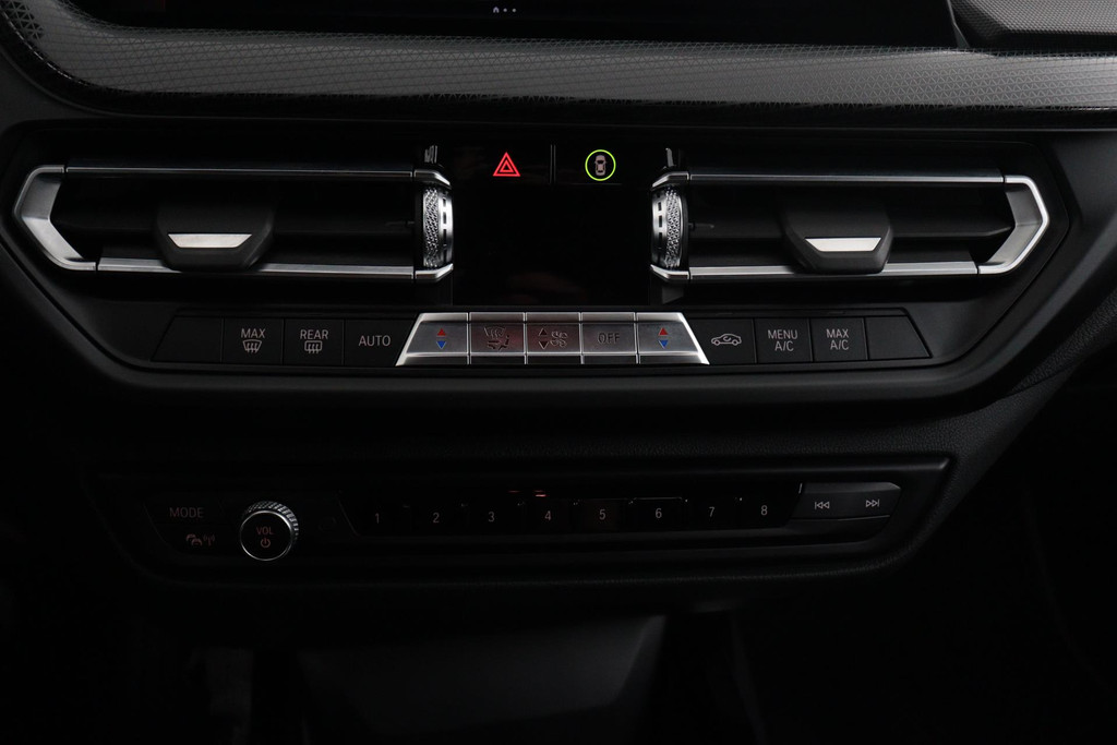 
BMW 1-serie 118i Executive Edition Automaat (NAVIGATIE, DIGITALE TELLER, CARPLAY, PARKEERSENS, LED, 1e EIGENAAR, DEALER ONDERH) vol									