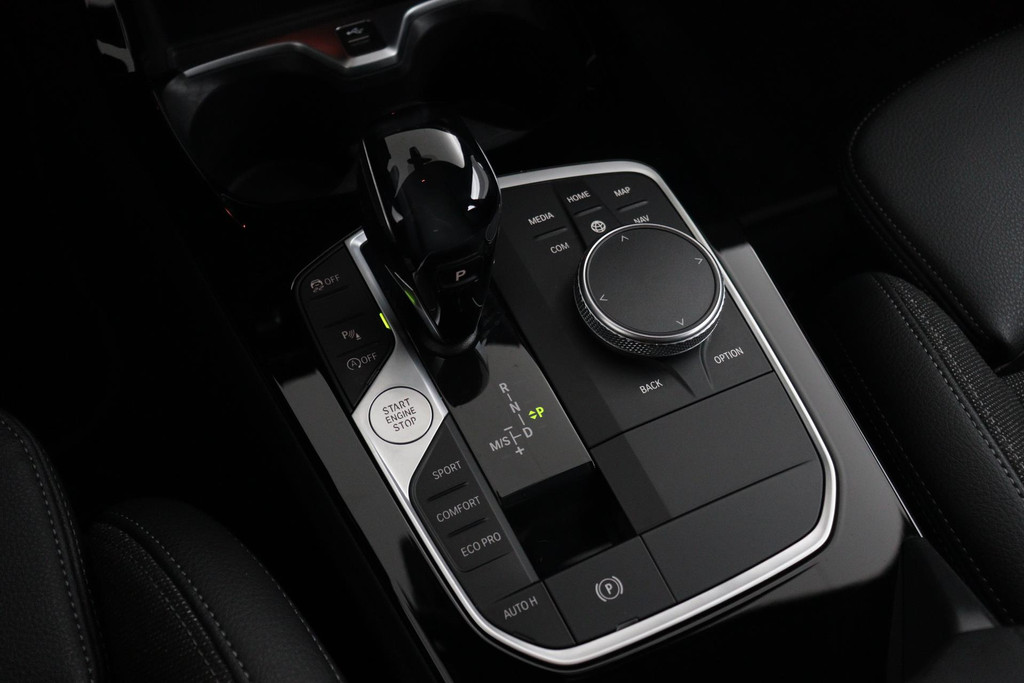 
BMW 1-serie 118i Executive Edition Automaat (NAVIGATIE, DIGITALE TELLER, CARPLAY, PARKEERSENS, LED, 1e EIGENAAR, DEALER ONDERH) vol									