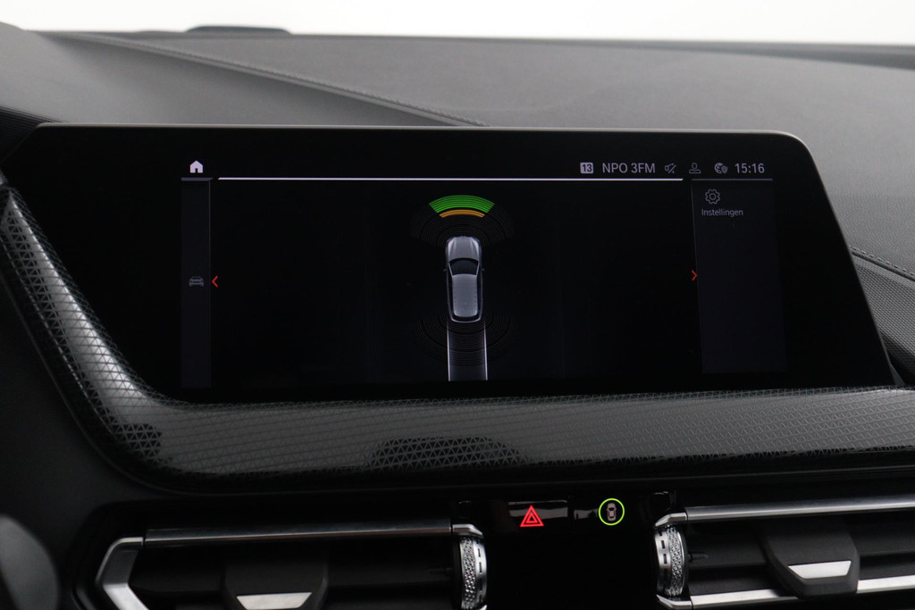 
BMW 1-serie 118i Executive Edition Automaat (NAVIGATIE, DIGITALE TELLER, CARPLAY, PARKEERSENS, LED, 1e EIGENAAR, DEALER ONDERH) vol									