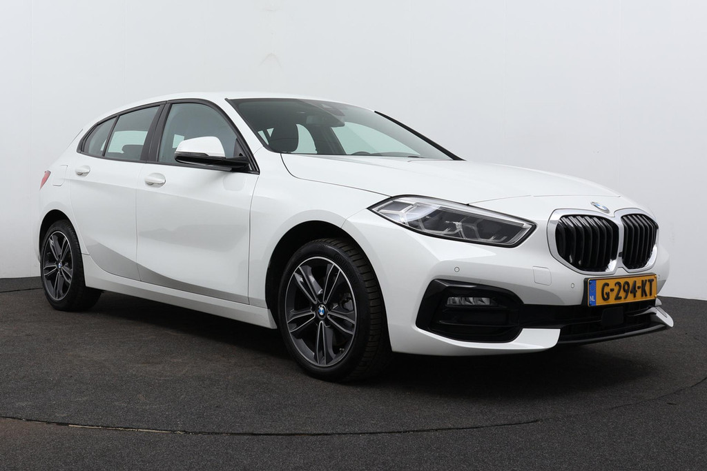 
BMW 1-serie 118i Executive Edition Automaat (NAVIGATIE, DIGITALE TELLER, CARPLAY, PARKEERSENS, LED, 1e EIGENAAR, DEALER ONDERH) vol									