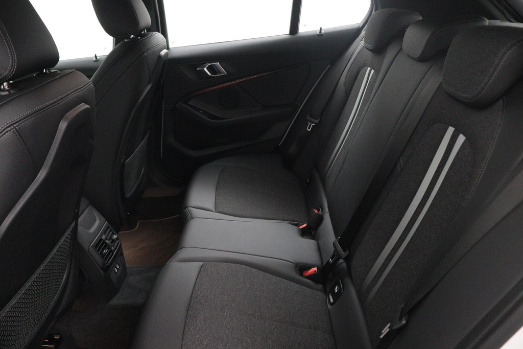 
BMW 1-serie 118i Executive Edition Automaat (NAVIGATIE, DIGITALE TELLER, CARPLAY, PARKEERSENS, LED, 1e EIGENAAR, DEALER ONDERH) vol									