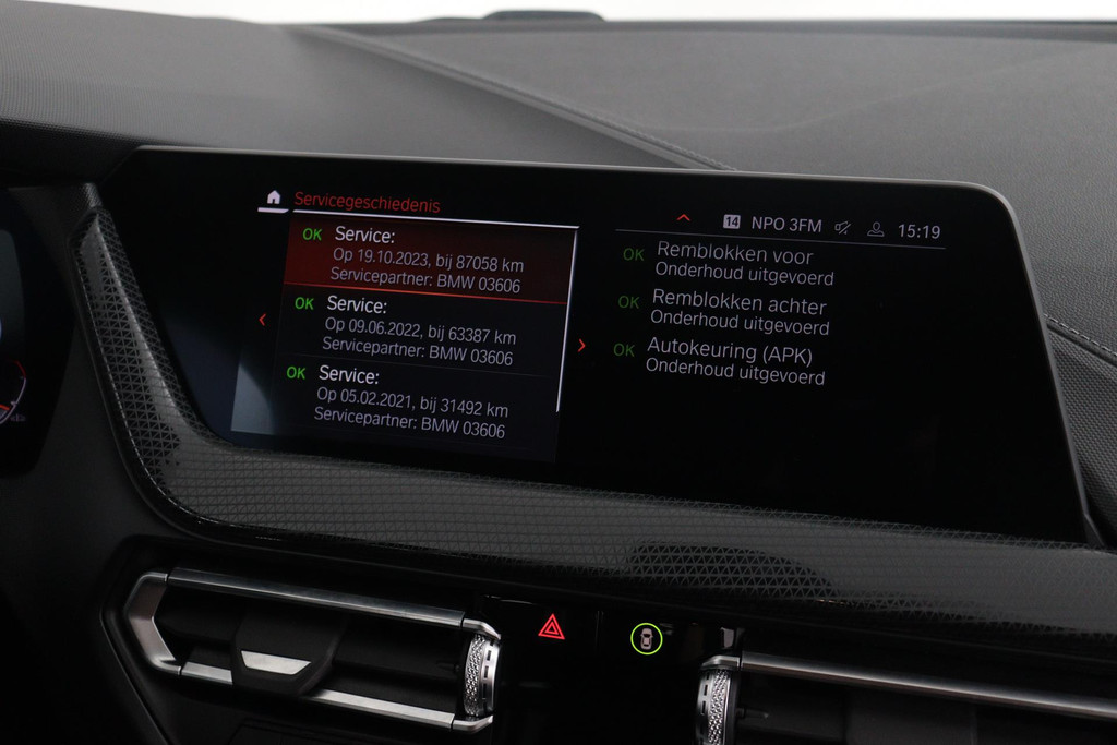 
BMW 1-serie 118i Executive Edition Automaat (NAVIGATIE, DIGITALE TELLER, CARPLAY, PARKEERSENS, LED, 1e EIGENAAR, DEALER ONDERH) vol									