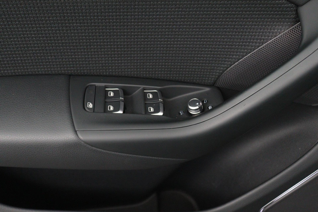 
Audi Q3 1.4 TFSI CoD Sport Advance Sport 2x S-line AANBIEDING!! ( NL-auto, Parkeerhulp V+A, Navi, StoelV, Cruise C, Etc) vol									