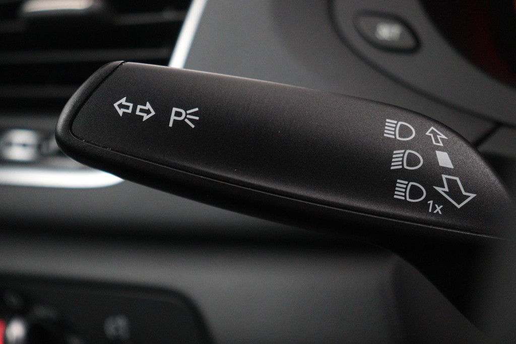 
Audi Q3 1.4 TFSI CoD Sport Advance Sport 2x S-line AANBIEDING!! ( NL-auto, Parkeerhulp V+A, Navi, StoelV, Cruise C, Etc) vol									