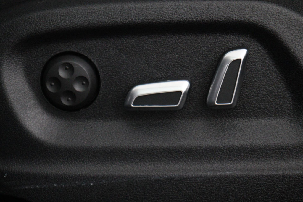 
Audi Q3 1.4 TFSI CoD Sport Advance Sport 2x S-line AANBIEDING!! ( NL-auto, Parkeerhulp V+A, Navi, StoelV, Cruise C, Etc) vol									