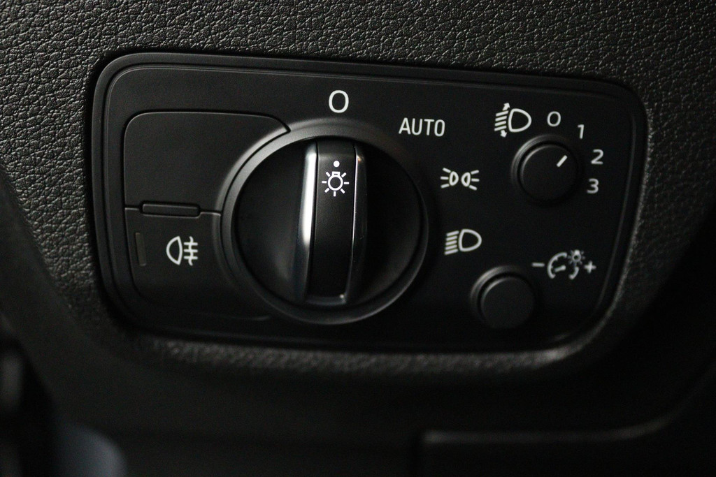 
Audi Q2 1.4 TFSI CoD Design Pro Line (NAVIGATIE, PARKEERSENSOREN, CLIMA, CRUISE, GOED ONDERHOUDEN) vol									