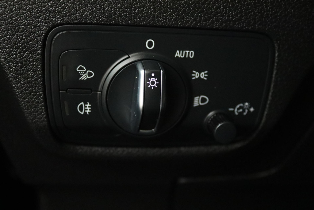 
Audi Q2 1.4 TFSI CoD Launch Edition (TREKHAAK, PARKEERSENSOREN, NAVIGATIE, STOELVERWARMING, GOED ONDERHOUDEN) vol									