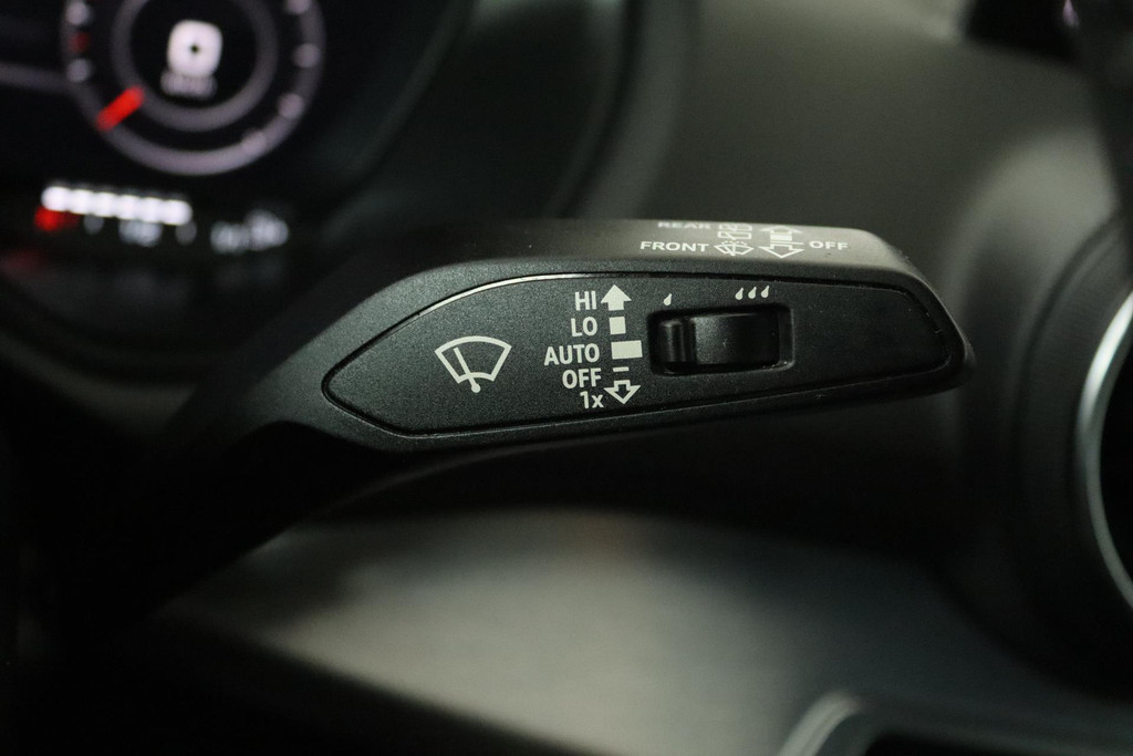 
Audi Q2 1.4 TFSI CoD Launch Edition (TREKHAAK, PARKEERSENSOREN, NAVIGATIE, STOELVERWARMING, GOED ONDERHOUDEN) vol									