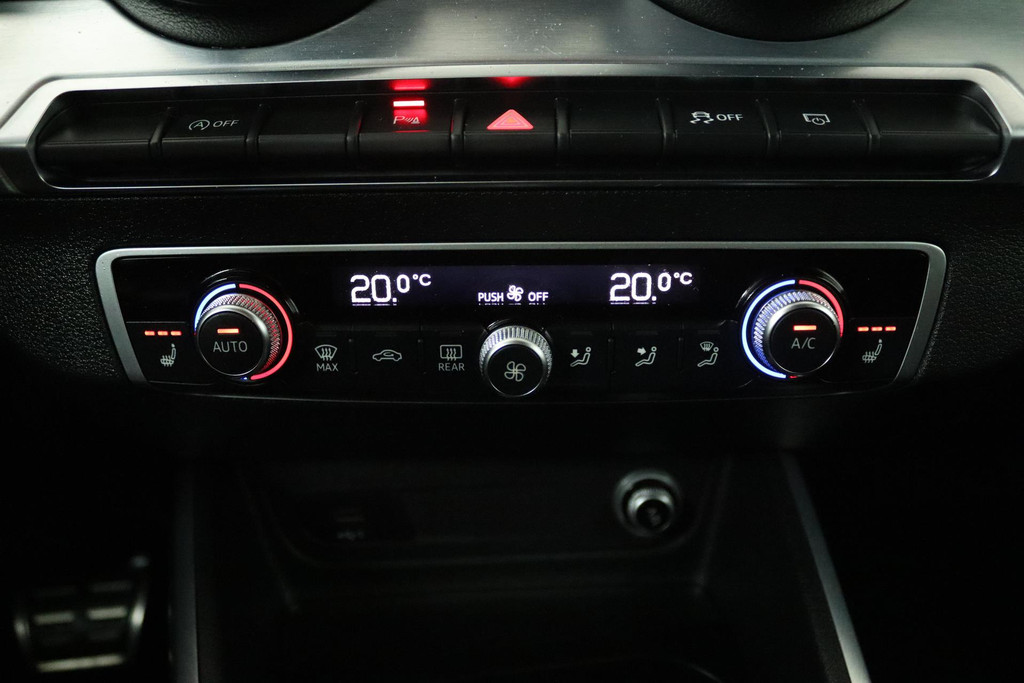 
Audi Q2 1.4 TFSI CoD Launch Edition (TREKHAAK, PARKEERSENSOREN, NAVIGATIE, STOELVERWARMING, GOED ONDERHOUDEN) vol									