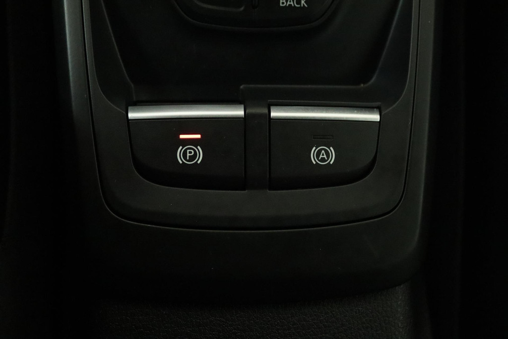 
Audi Q2 1.4 TFSI CoD Launch Edition (TREKHAAK, PARKEERSENSOREN, NAVIGATIE, STOELVERWARMING, GOED ONDERHOUDEN) vol									