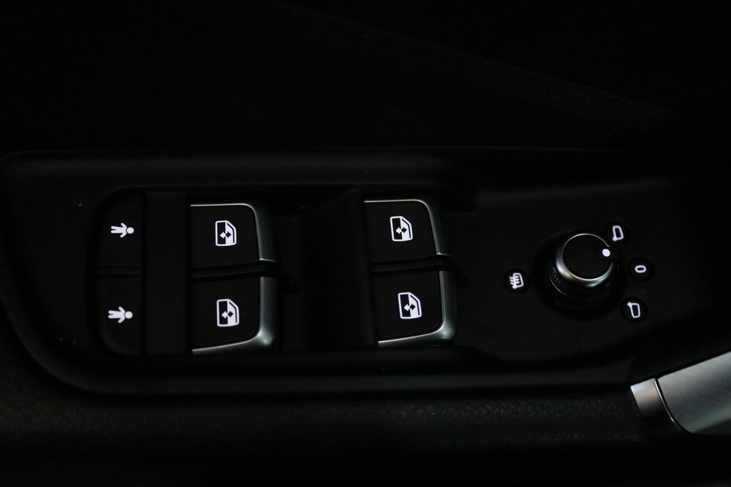 
Audi Q2 35 TFSI CoD Sport (PANORAMADAK, PARKEERSENSOREN, CRUISE, CLIMATE CONTROL, AUTOMAAT, NAVIGATIE, NL-AUTO, GOED ONDERHOUDEN) vol									