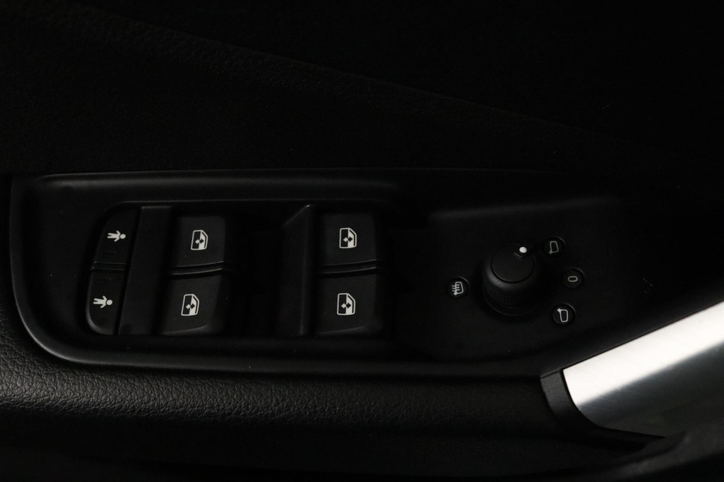 
Audi Q2 35 TFSI S Edition Automaat (PANORAMADAK, NAVIGATIE, PDC, STOELVERWARMING, CRUISE, CLIMATE, NL-AUTO, GOED ONDERHOUDEN) vol									