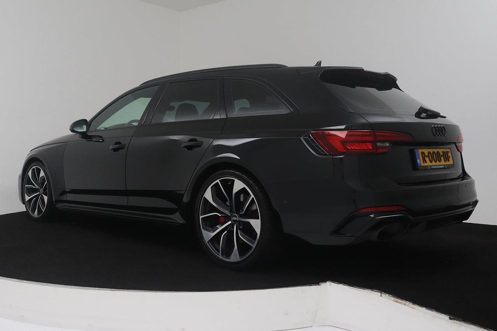 
Audi A4 Avant 2.9 TFSI RS 4 quattro (Panorama, Digitale Dash, Camera’s, StoelV, Navi Pro, Etc) vol									