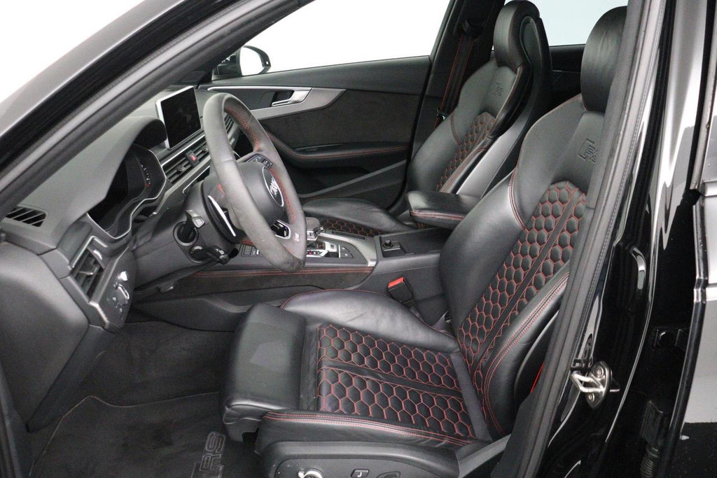 
Audi A4 Avant 2.9 TFSI RS 4 quattro (Panorama, Digitale Dash, Camera’s, StoelV, Navi Pro, Etc) vol									