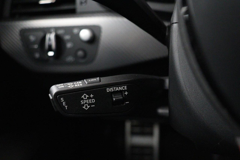 
Audi A4 Avant 2.9 TFSI RS 4 quattro (Panorama, Digitale Dash, Camera’s, StoelV, Navi Pro, Etc) vol									