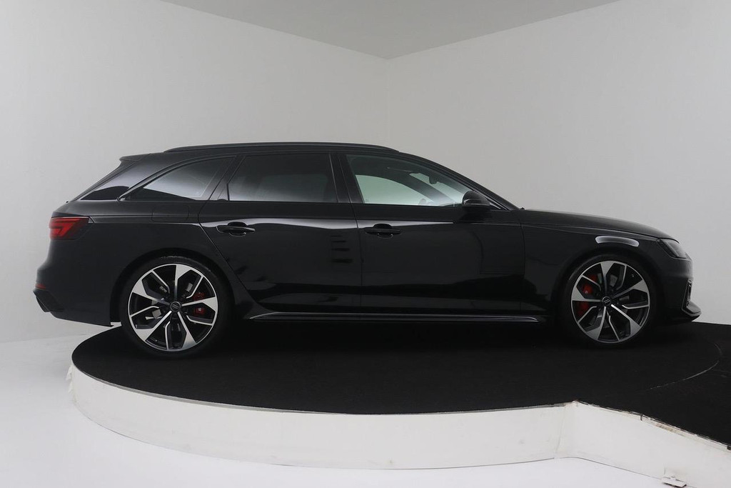 
Audi A4 Avant 2.9 TFSI RS 4 quattro (Panorama, Digitale Dash, Camera’s, StoelV, Navi Pro, Etc) vol									