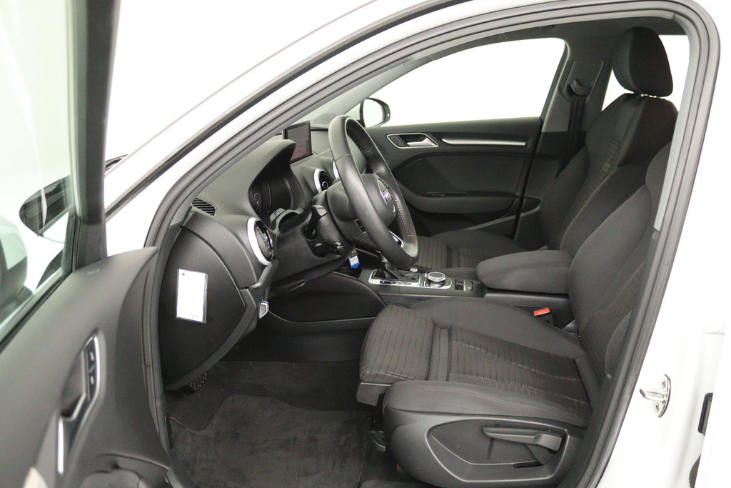 
Audi A3 Sportback 35 TFSI CoD Advance (CRUISE CONTROL, NAVIGATIE, BLUETOOTH, PARKEERSENSOREN, NL-AUTO, GOED ONDERHOUDEN) vol									