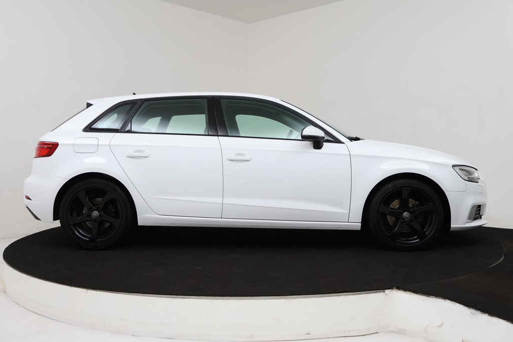 
Audi A3 Sportback 35 TFSI CoD Advance (CRUISE CONTROL, NAVIGATIE, BLUETOOTH, PARKEERSENSOREN, NL-AUTO, GOED ONDERHOUDEN) vol									