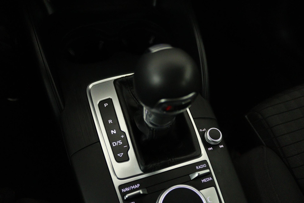 
Audi A3 Sportback 35 TFSI CoD Advance (CRUISE CONTROL, NAVIGATIE, BLUETOOTH, PARKEERSENSOREN, NL-AUTO, GOED ONDERHOUDEN) vol									