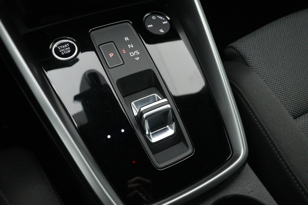 
Audi A3 Limousine 30 TFSI Advanced edition(NL-auto, 1e Eig, Dealer OnderH, Digitale Dash, Carplay, Trekhaak, Addapt Cruise, Etc) vol									