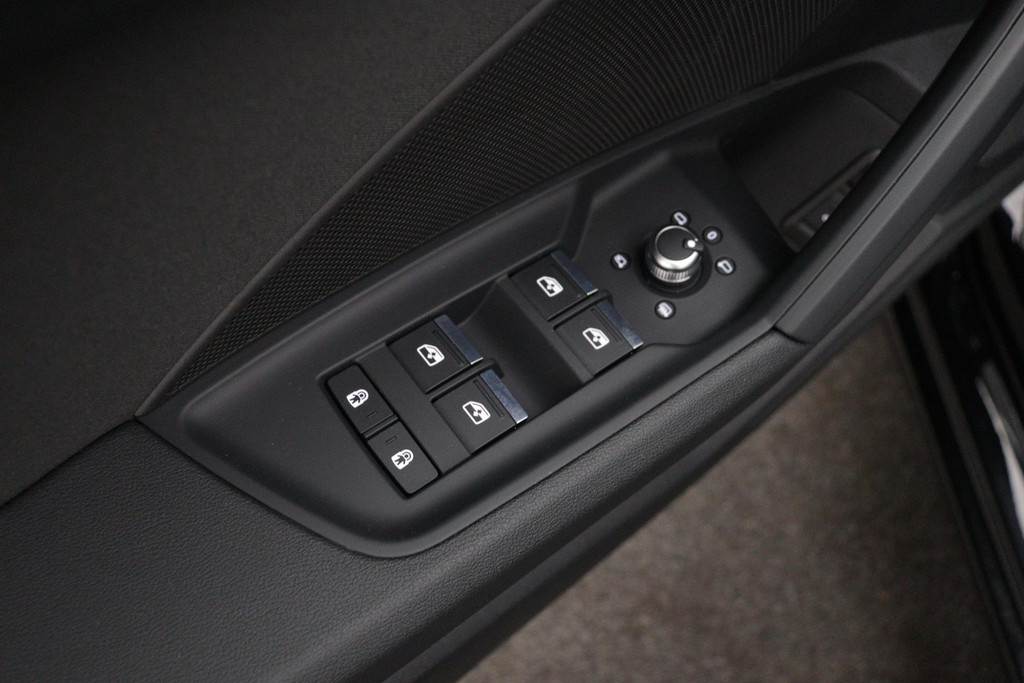 
Audi A3 Limousine 30 TFSI Advanced edition(NL-auto, 1e Eig, Dealer OnderH, Digitale Dash, Carplay, Trekhaak, Addapt Cruise, Etc) vol									