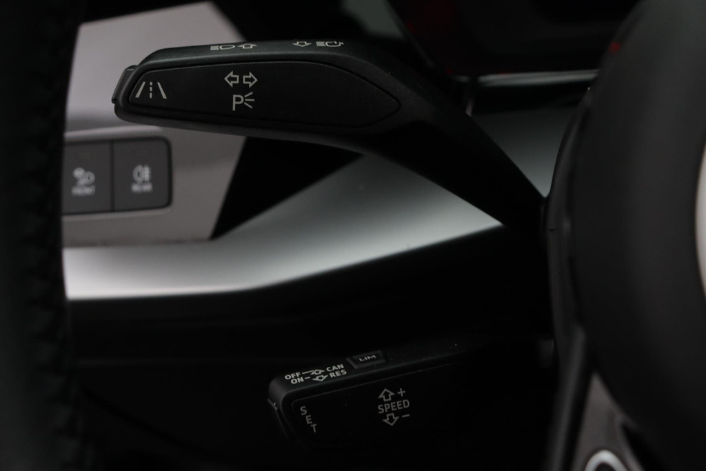 
Audi A3 Limousine 35 TFSI Business edition Automaat (NAVIGATIE, LED, CARPLAY, VIRTUAL COCKPIT, 1e EIGENAAR, GOED ONDERHOUDEN) vol									