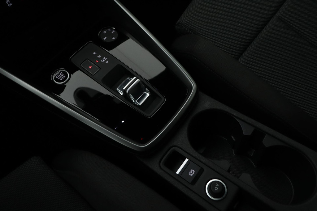 
Audi A3 Limousine 35 TFSI Business edition Automaat (NAVIGATIE, LED, CARPLAY, VIRTUAL COCKPIT, 1e EIGENAAR, GOED ONDERHOUDEN) vol									