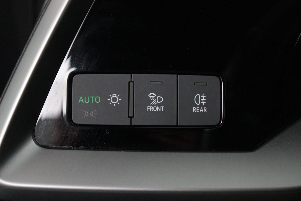 
Audi A3 Limousine 30 TFSI Business edition Automaat (VIRTUAL, CAMERA, PDC, NAVIGATIE, CRUISE, LANE, NL-AUTO, GOED ONDERHOUDEN) vol									