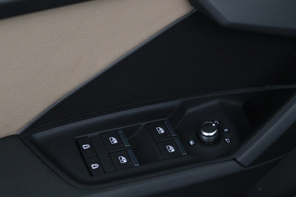 
Audi A3 Limousine 30 TFSI Business edition Automaat (VIRTUAL, CAMERA, PDC, NAVIGATIE, CRUISE, LANE, NL-AUTO, GOED ONDERHOUDEN) vol									