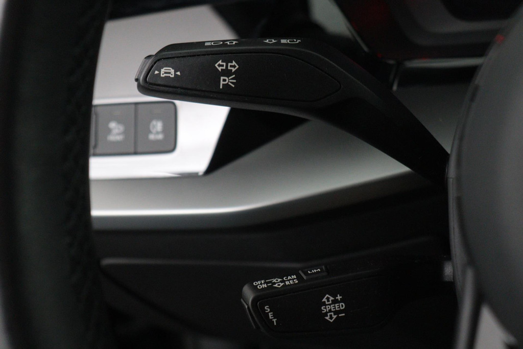 
Audi A3 Limousine 30 TFSI Business edition Automaat (VIRTUAL, CAMERA, PDC, NAVIGATIE, CRUISE, LANE, NL-AUTO, GOED ONDERHOUDEN) vol									