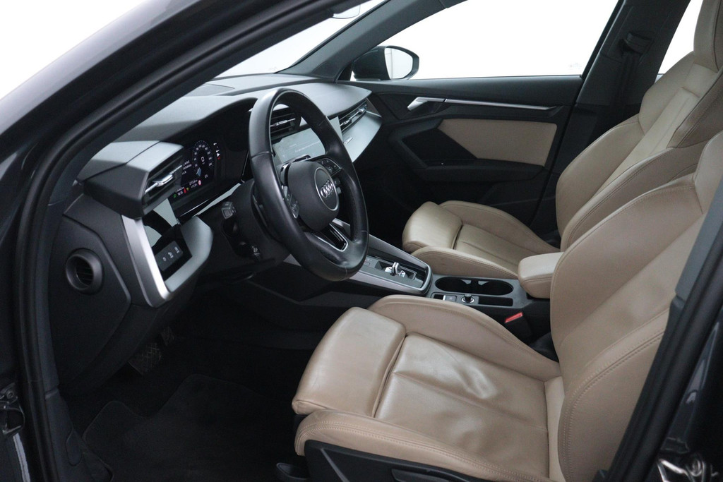 
Audi A3 Limousine 30 TFSI Business edition Automaat (VIRTUAL, CAMERA, PDC, NAVIGATIE, CRUISE, LANE, NL-AUTO, GOED ONDERHOUDEN) vol									