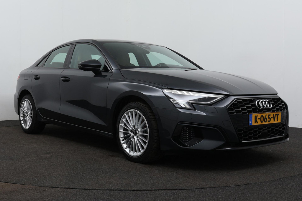 
Audi A3 Limousine 30 TFSI Business edition Automaat (VIRTUAL, CAMERA, PDC, NAVIGATIE, CRUISE, LANE, NL-AUTO, GOED ONDERHOUDEN) vol									