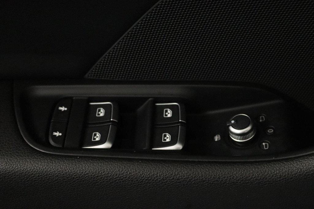 
Audi A3 Sportback 35 TFSI CoD Sport S Line Edition Automaat (PANORAMADAK, NAVIGATIE, PDC, CRUISE, NL-AUTO, GOED ONDERHOUDEN) vol									