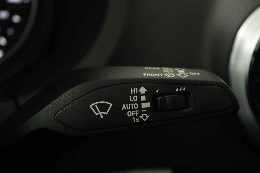 
Audi A3 Sportback 35 TFSI CoD Sport S Line Edition Automaat (PANORAMADAK, NAVIGATIE, PDC, CRUISE, NL-AUTO, GOED ONDERHOUDEN) vol									