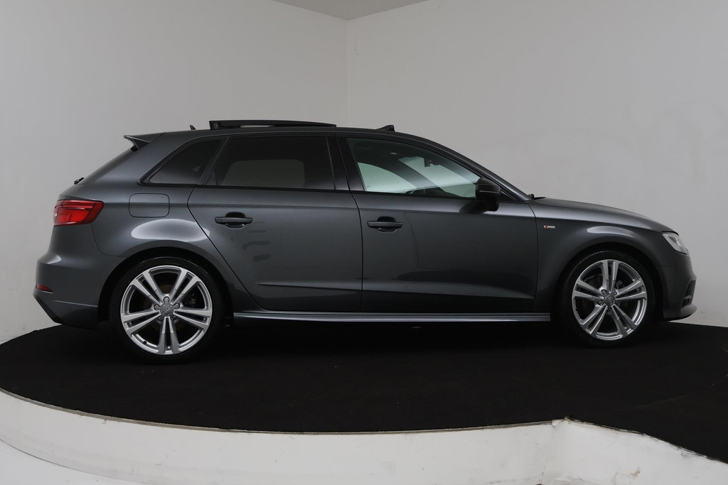
Audi A3 Sportback 35 TFSI CoD Sport S Line Edition Automaat (PANORAMADAK, NAVIGATIE, PDC, CRUISE, NL-AUTO, GOED ONDERHOUDEN) vol									