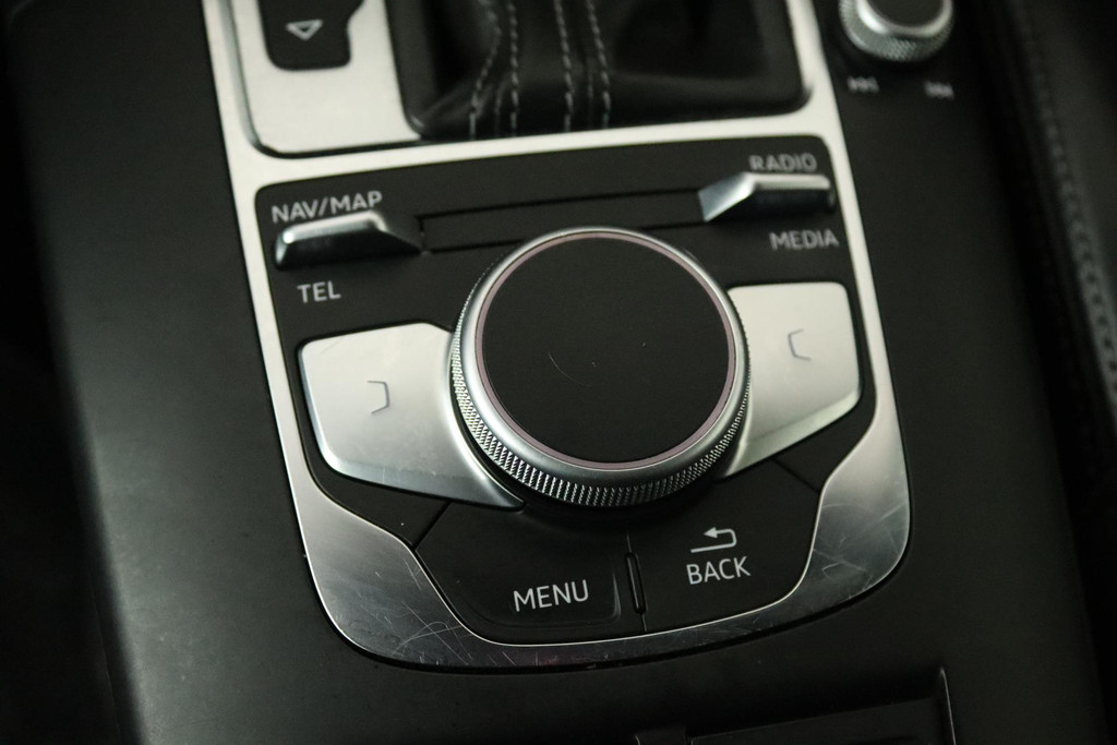 
Audi A3 Sportback 35 TFSI CoD Sport S Line Edition Automaat (PANORAMADAK, NAVIGATIE, PDC, CRUISE, NL-AUTO, GOED ONDERHOUDEN) vol									