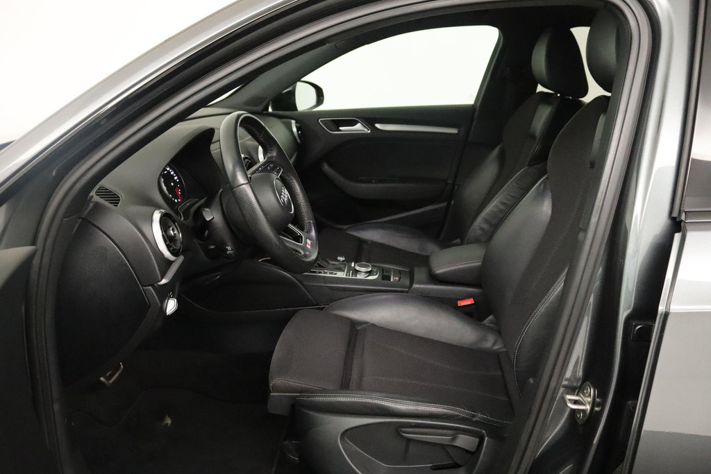 
Audi A3 Sportback 35 TFSI CoD Sport S Line Edition Automaat (PANORAMADAK, NAVIGATIE, PDC, CRUISE, NL-AUTO, GOED ONDERHOUDEN) vol									