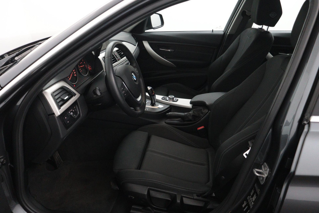 
BMW 3-serie 320i Corporate Lease Executive(NL-auto, Dealer OnderH, Navi, Parkeersensoren, Sportstoelen, Climate Con, Etc) vol									