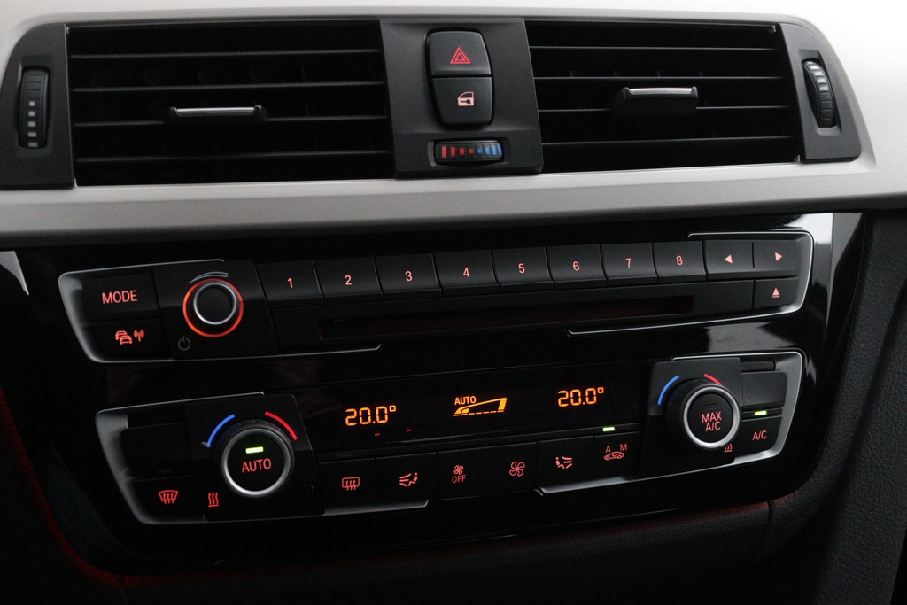 
BMW 3-serie 320i Corporate Lease Executive(NL-auto, Dealer OnderH, Navi, Parkeersensoren, Sportstoelen, Climate Con, Etc) vol									