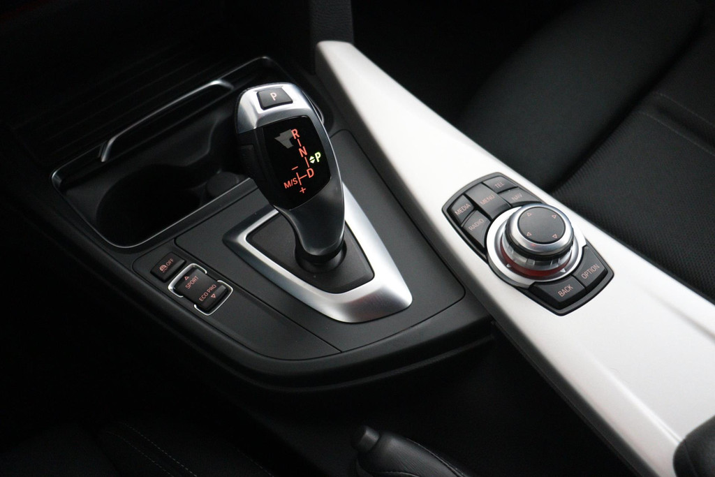 
BMW 3-serie 320i Corporate Lease Executive(NL-auto, Dealer OnderH, Navi, Parkeersensoren, Sportstoelen, Climate Con, Etc) vol									