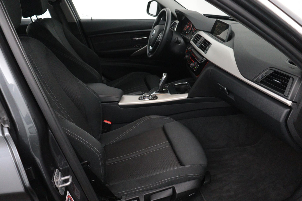 
BMW 3-serie 320i Corporate Lease Executive(NL-auto, Dealer OnderH, Navi, Parkeersensoren, Sportstoelen, Climate Con, Etc) vol									