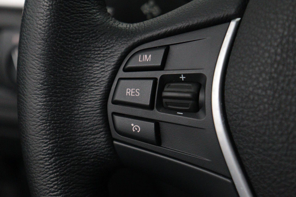 
BMW 3-serie 320i Corporate Lease Executive(NL-auto, Dealer OnderH, Navi, Parkeersensoren, Sportstoelen, Climate Con, Etc) vol									