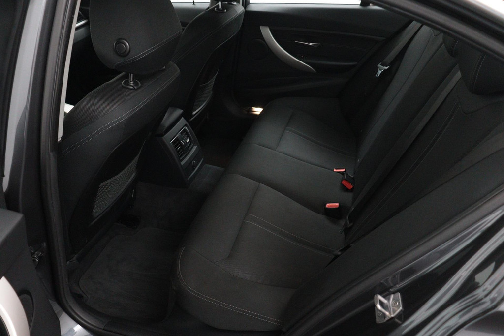 
BMW 3-serie 320i Corporate Lease Executive(NL-auto, Dealer OnderH, Navi, Parkeersensoren, Sportstoelen, Climate Con, Etc) vol									