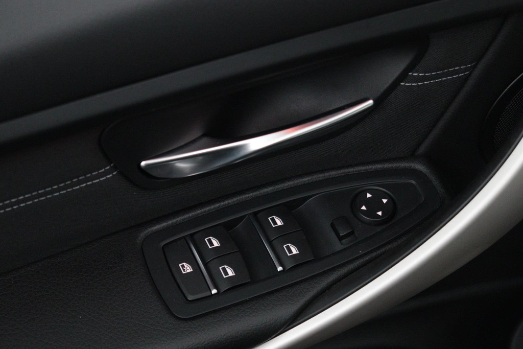 
BMW 3-serie 320i Corporate Lease Executive(NL-auto, Dealer OnderH, Navi, Parkeersensoren, Sportstoelen, Climate Con, Etc) vol									