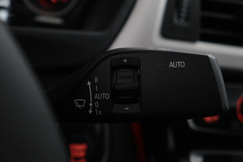 
BMW 3-serie 320i Corporate Lease Executive(NL-auto, Dealer OnderH, Navi, Parkeersensoren, Sportstoelen, Climate Con, Etc) vol									